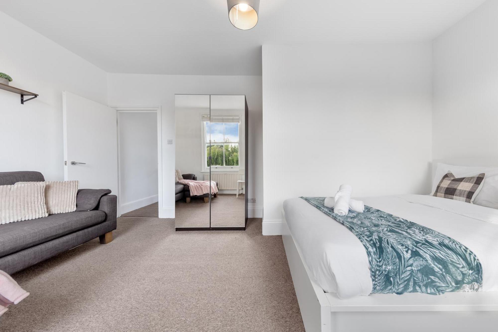 Luxury 4 Bedroom Flat With Stunning Shard View From Terrace In Central London! Next To Station, Sleeps 9 Exterior foto
