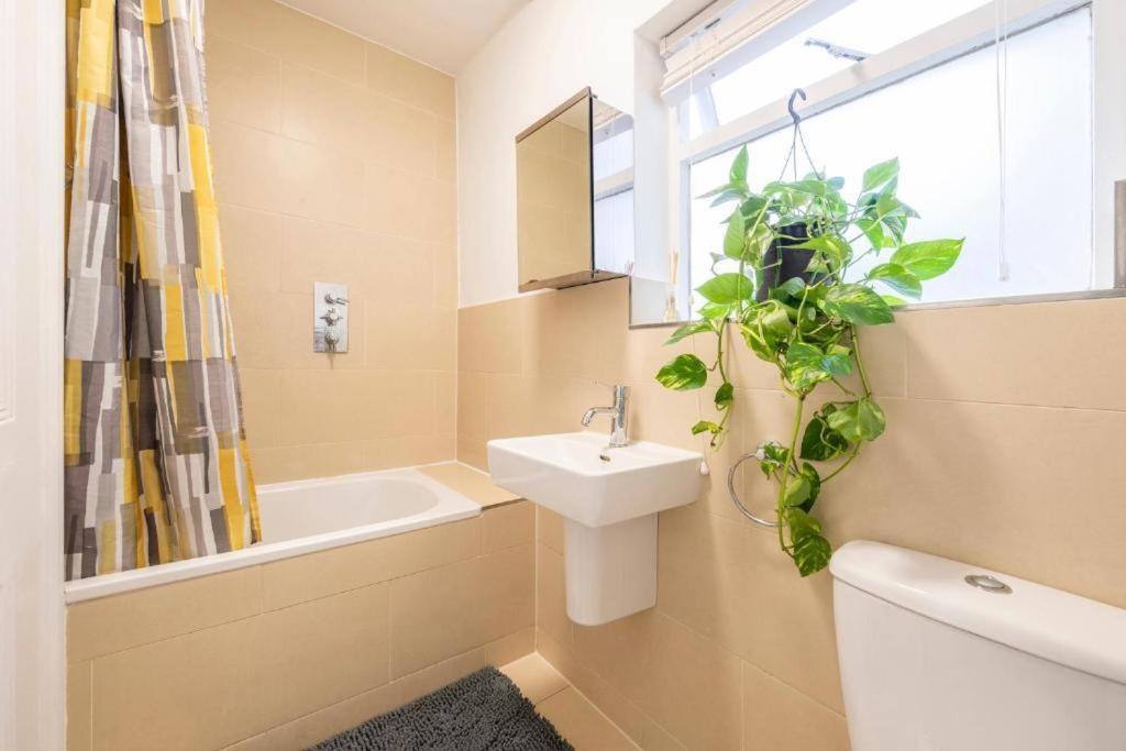 Luxury 4 Bedroom Flat With Stunning Shard View From Terrace In Central London! Next To Station, Sleeps 9 Zimmer foto