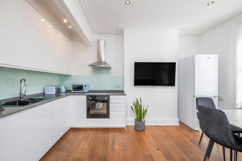 Luxury 4 Bedroom Flat With Stunning Shard View From Terrace In Central London! Next To Station, Sleeps 9 Zimmer foto