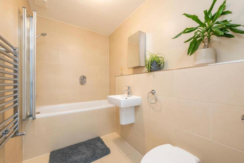 Luxury 4 Bedroom Flat With Stunning Shard View From Terrace In Central London! Next To Station, Sleeps 9 Zimmer foto